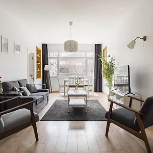شقة Specious And Stylish Near Bagdat Street With Excellent Location In Kadikoy, اسطنبول
